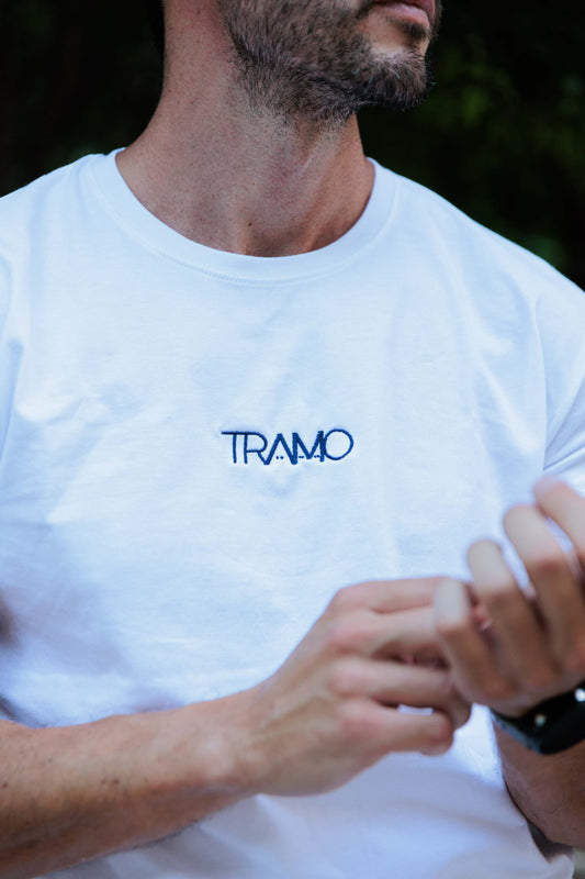 La camiseta del verano en Sevilla: así es la nueva colección de TRAMO