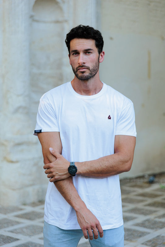 Camiseta Nazareno Tramo blanca con logo burdeos.
