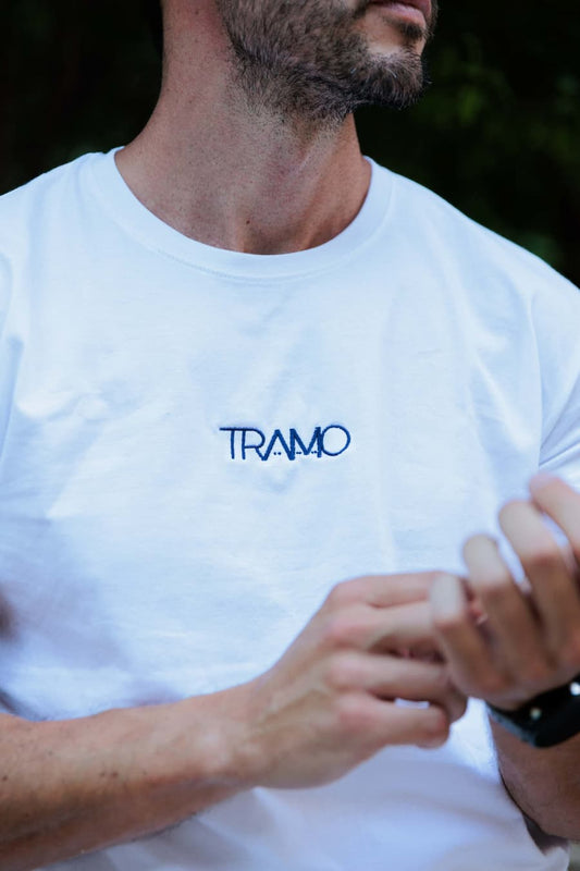 Detalle Camiseta Blanca de Algodón Tramo